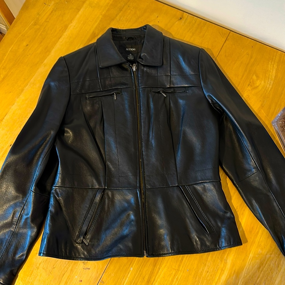 Women’s Medium Alfani 100% Genuine Leather jacket